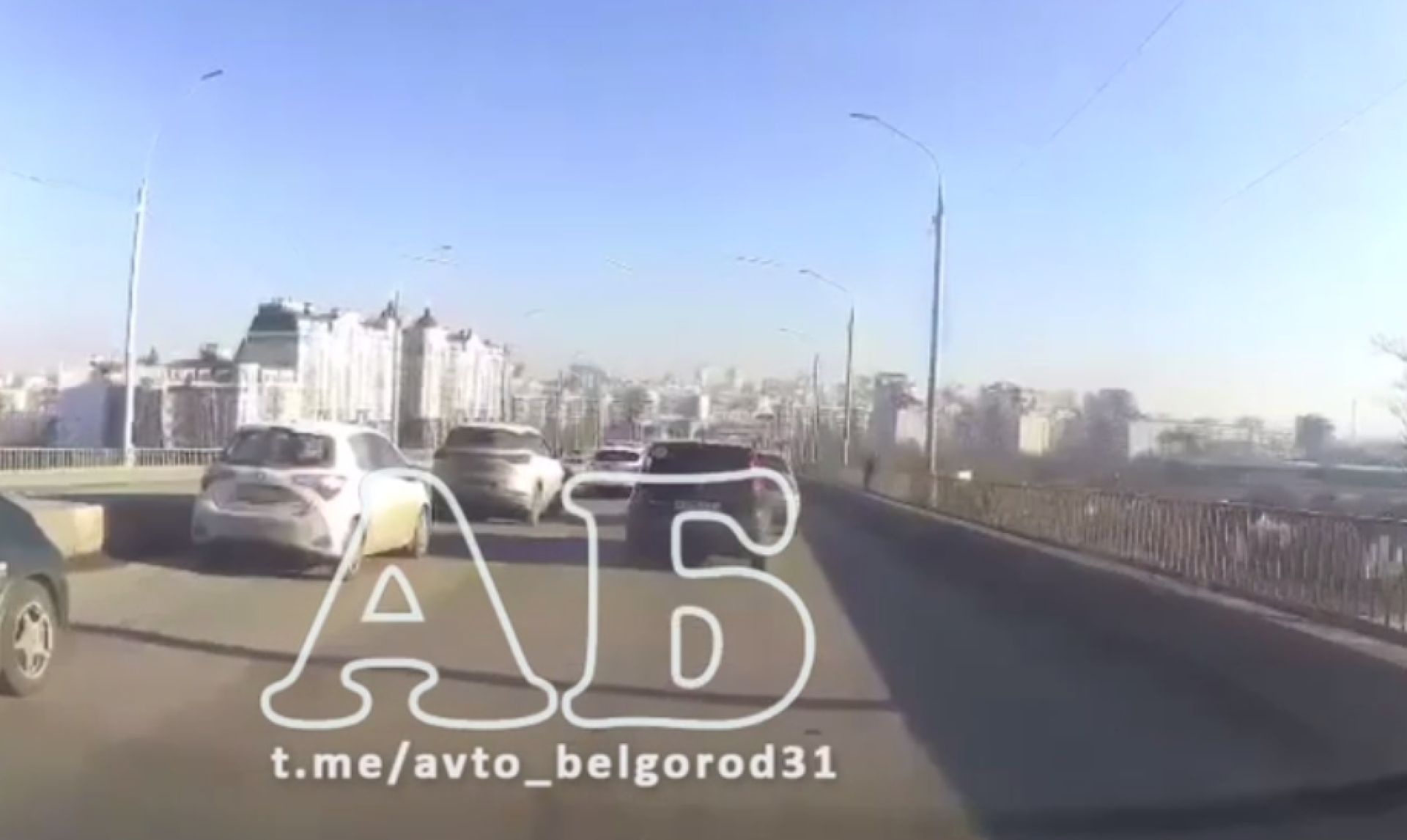 В Белгороде мужчина упал с нового моста