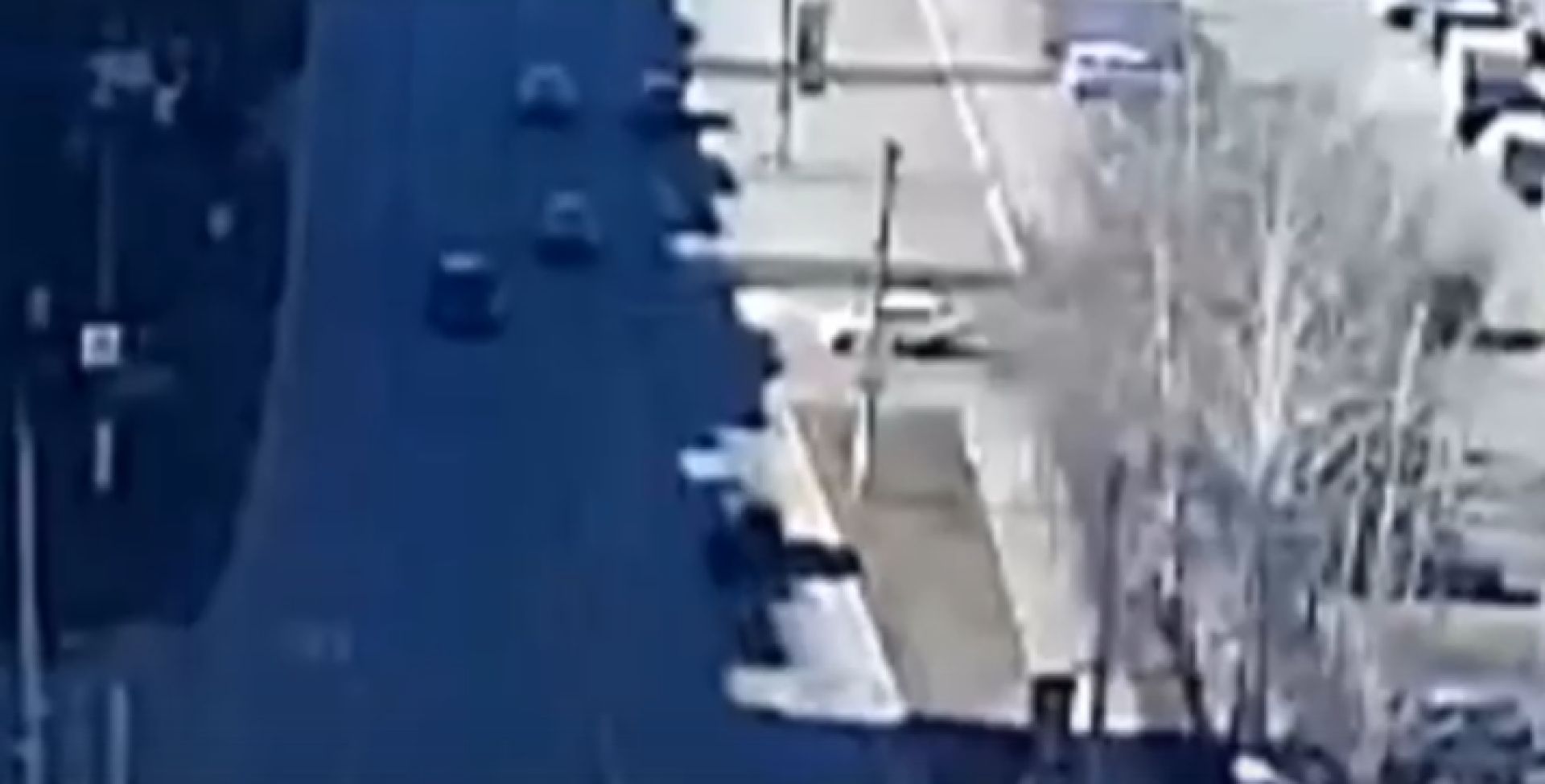 В Белгороде две машины столкнулись на въезде на парковку и частично заблокировали улицу Королёва