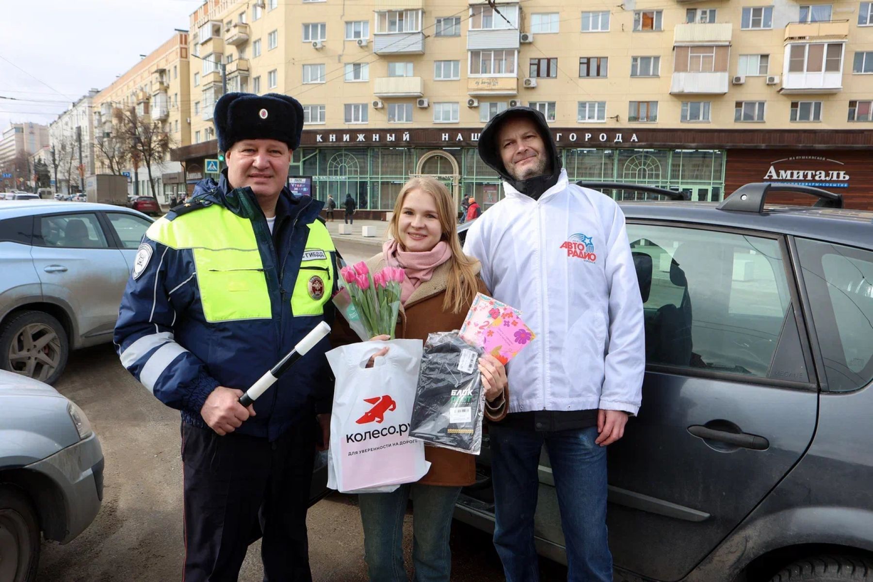 Жительницам Воронежа подарили весеннее настроение
