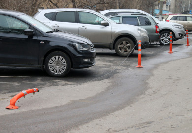 Машины, припаркованные у популярного воронежского ТЦ, переместят 