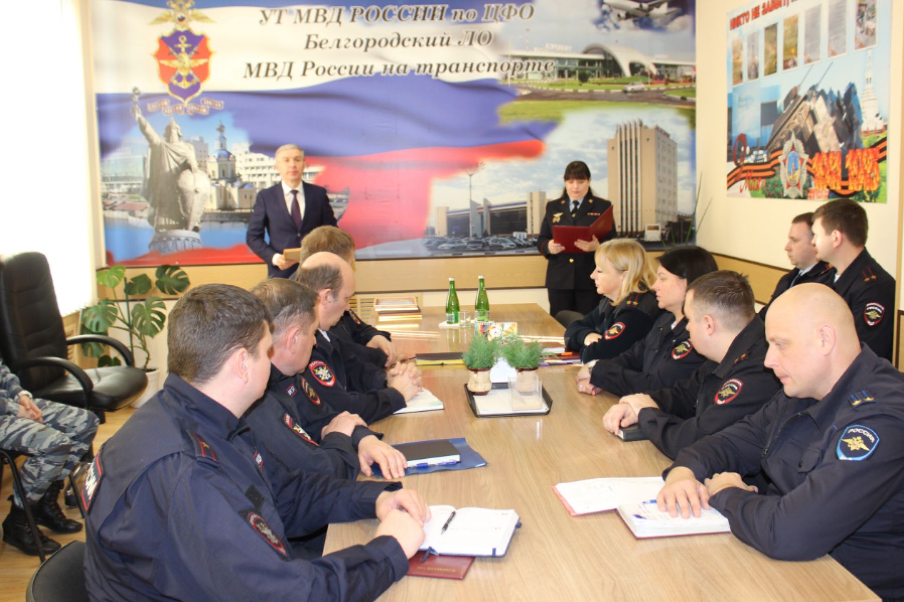 В Белгороде сотрудники транспортной полиции получили награды за достижения на службе