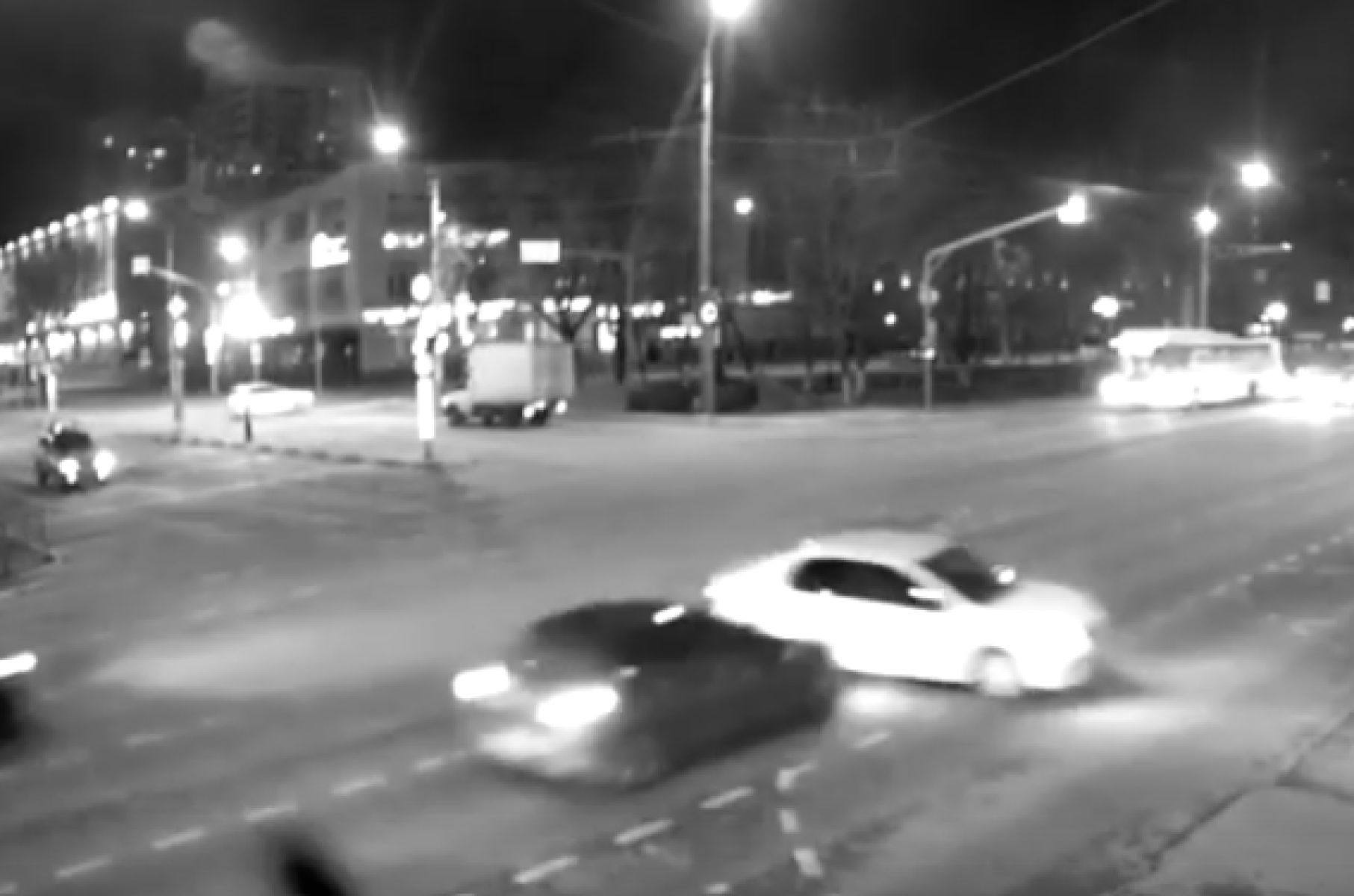 В сети появилось видео с моментом столкновения машин на Богданке