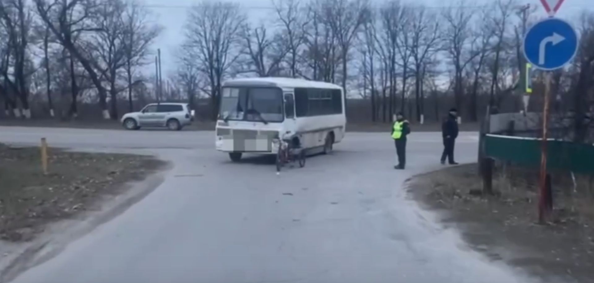В Чернянке велосипедист попал под автобус
