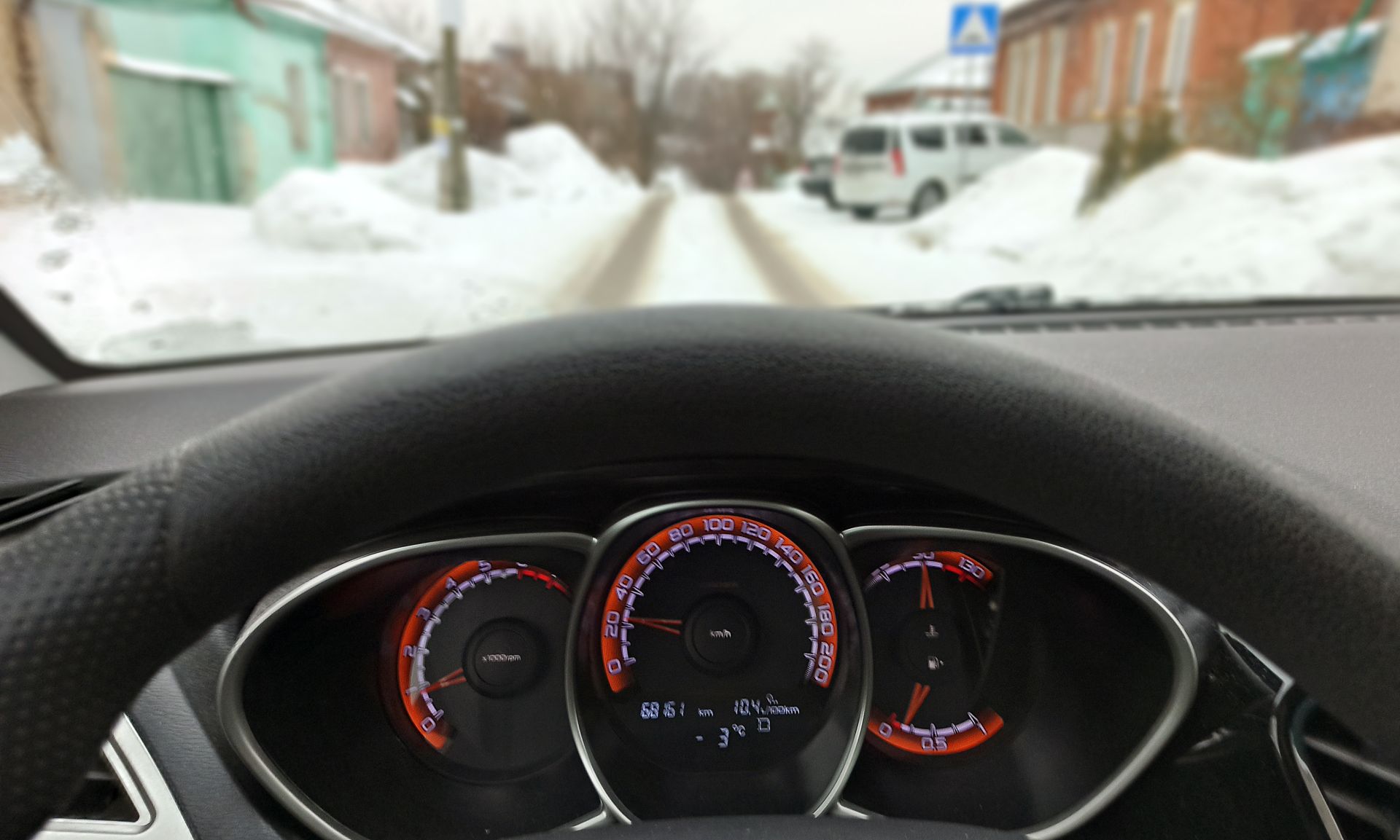 Юноша без прав катал дедушку по Алексеевке на машине