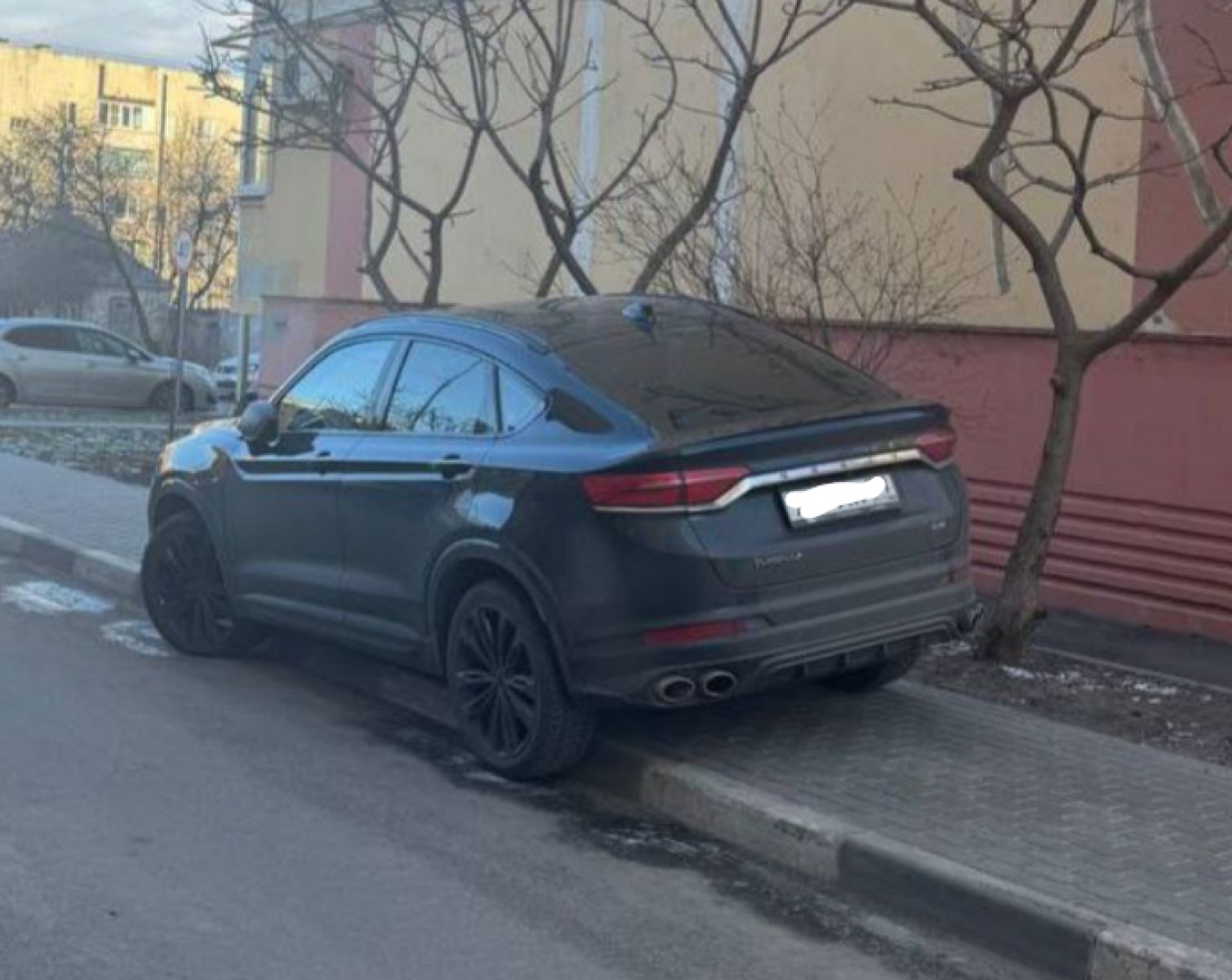 В Белгороде автохама оштрафовали за парковку