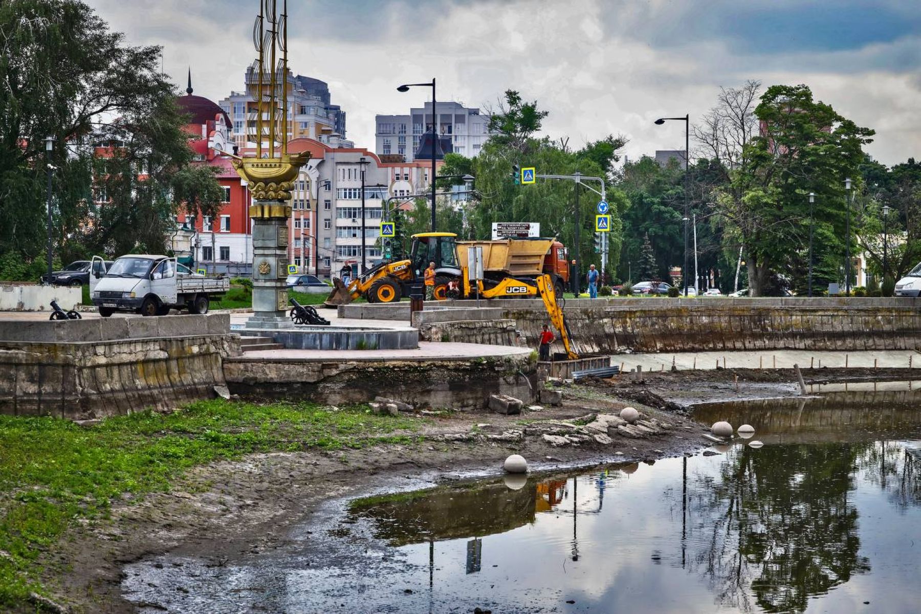 Прохожие достали из Комсомольского пруда в Липецке ребенка
