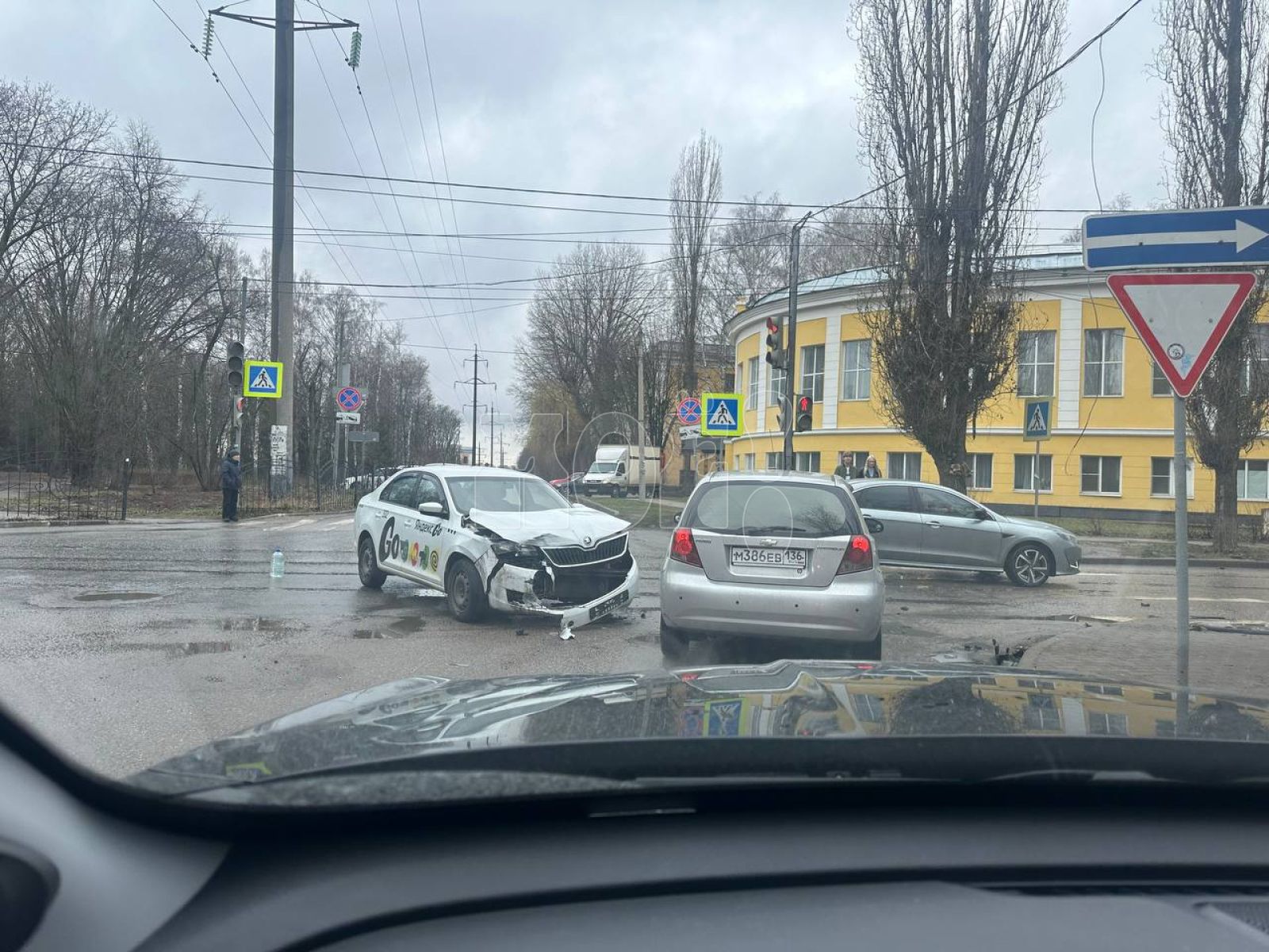 Машина такси попала в ДТП в Воронеже&nbsp;