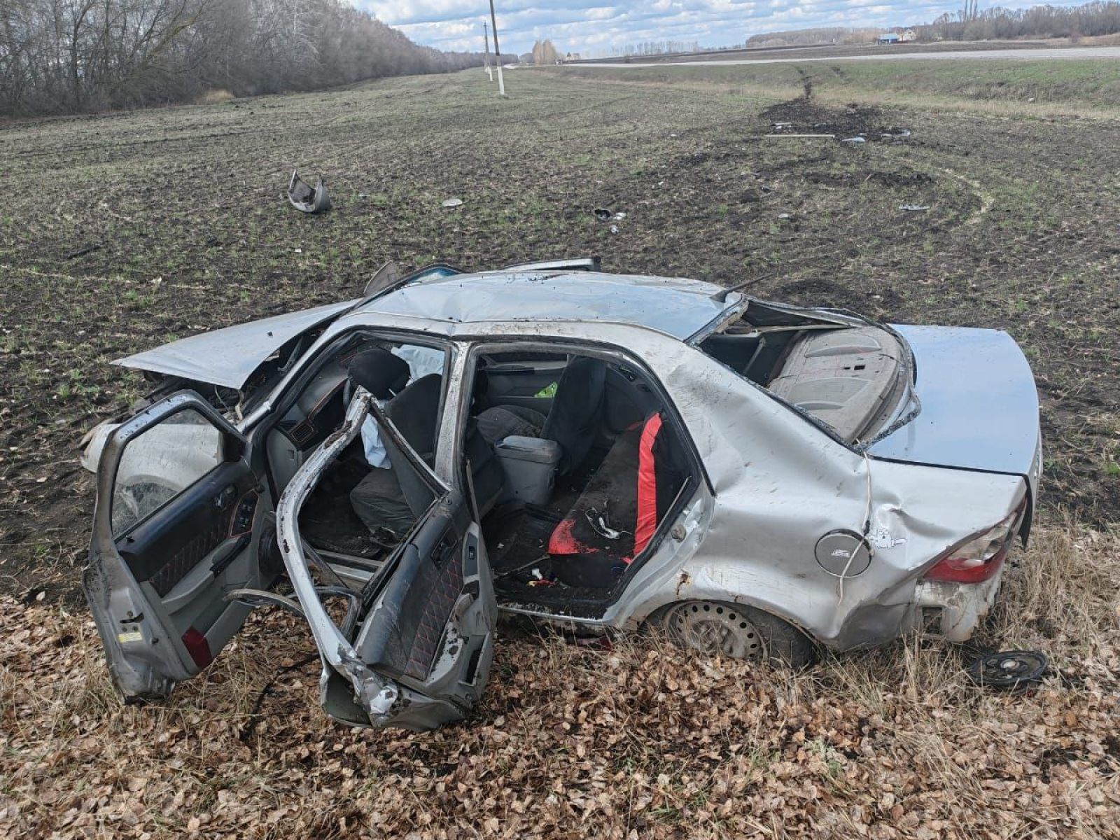 Автомобиль Geely перевернулся в Добринском районе: пострадали пять человек, включая младенца