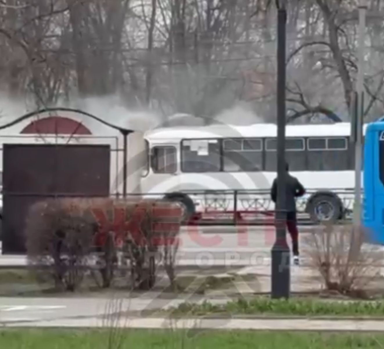 В Белгороде на остановке задымился автобус