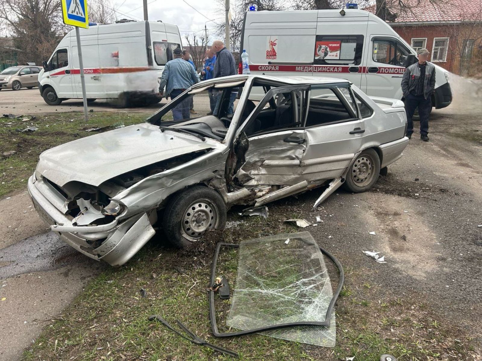 Иномарка врезалась в «ВАЗ» в Воронежской области: есть пострадавшие