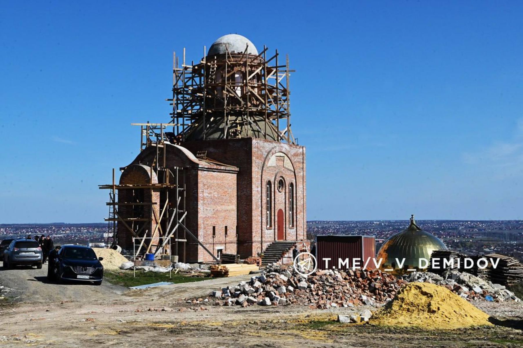 В Белгороде освятили кресты строящегося храма на Меловой горе