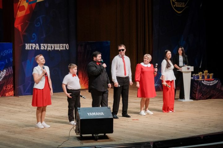 Воронежский депутат поддержал юных кавээнщиков 