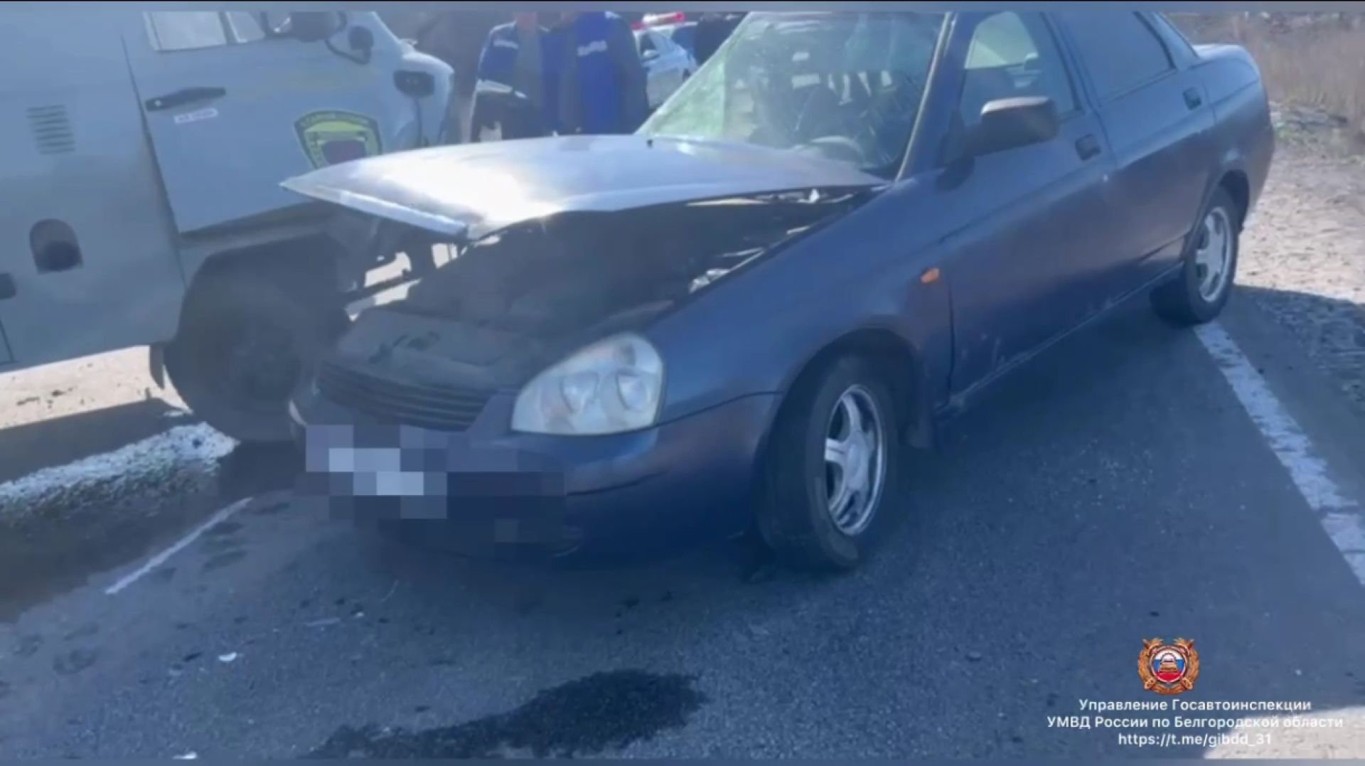 В Белгородской области «буханка» влетела в легковушку
