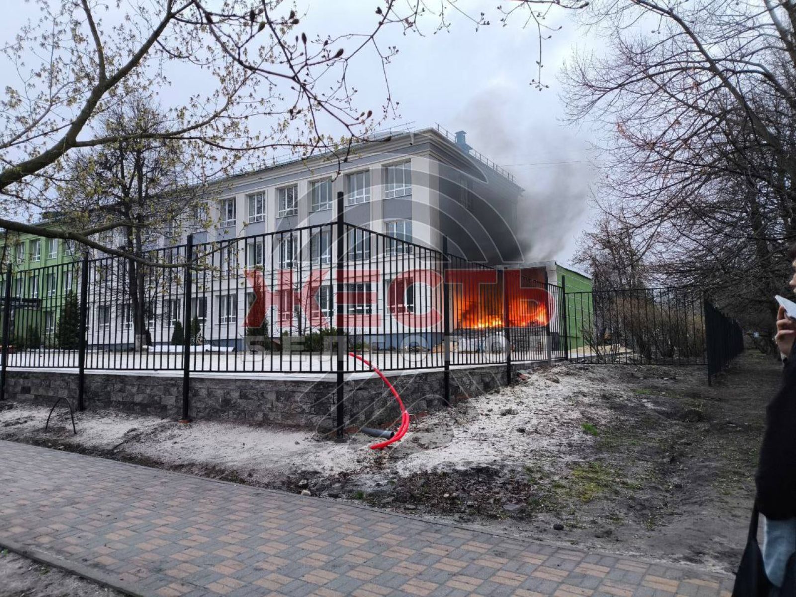 В Белгороде горит здание гимназии