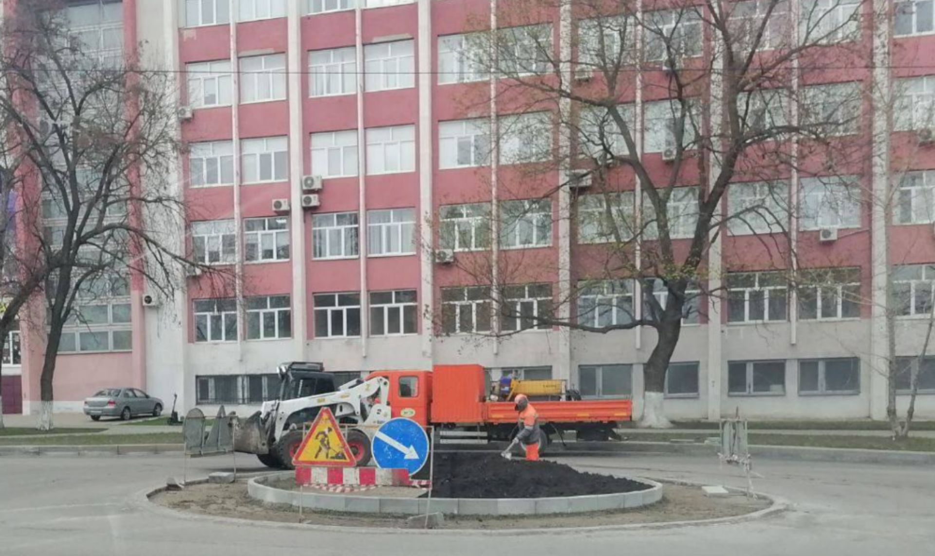 В Белгороде новое кольцо на Октябрьской превратилось в клумбу