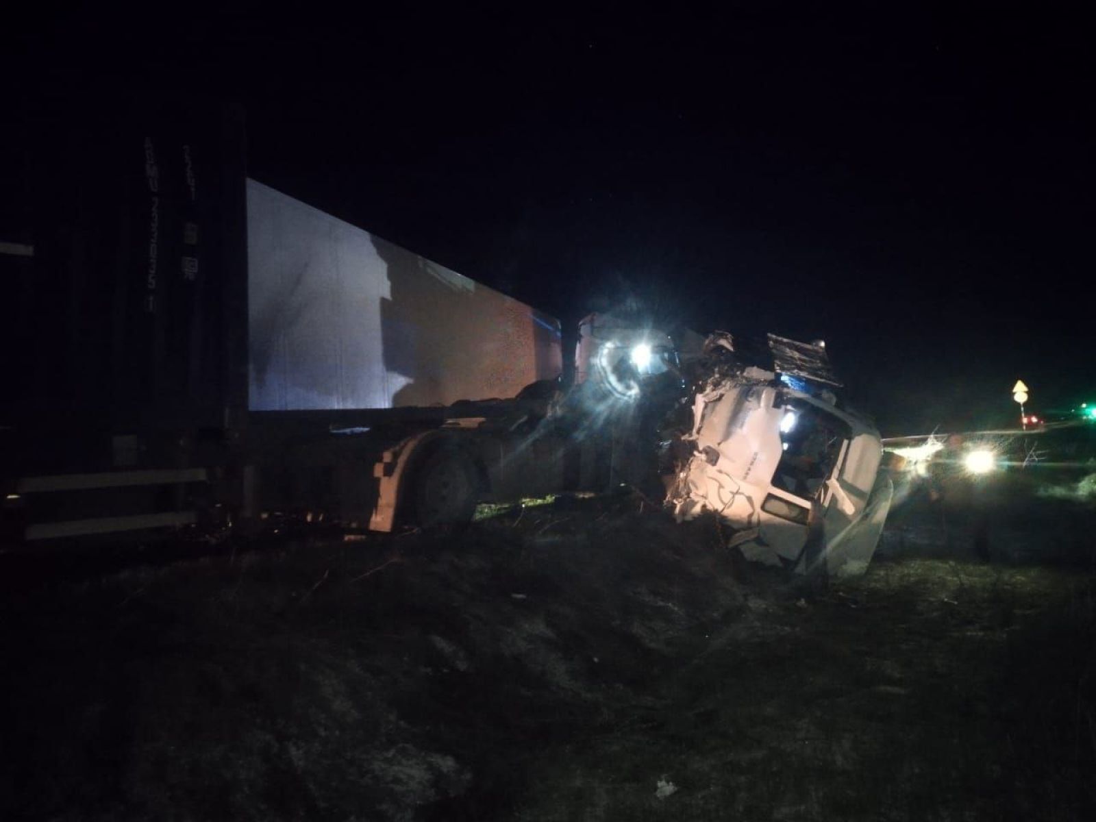 Фуры столкнулись на&nbsp;воронежской трассе в&nbsp;непогоду — есть пострадавший