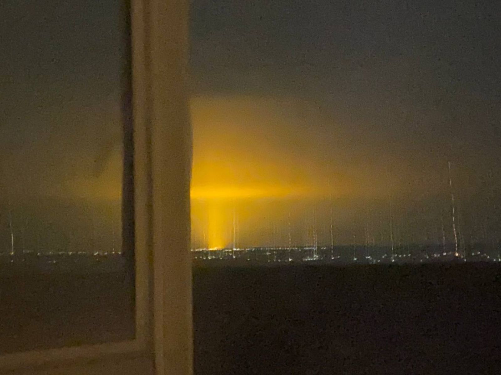 «НЛО прилетели?» Загадочное свечение в небе удивило воронежцев