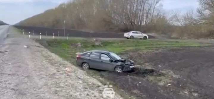 В Тамбовской области две машины столкнулись возле поля