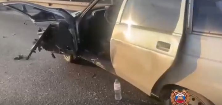 Под Белгородом таксист снес машину и стоящего на дороге водителя