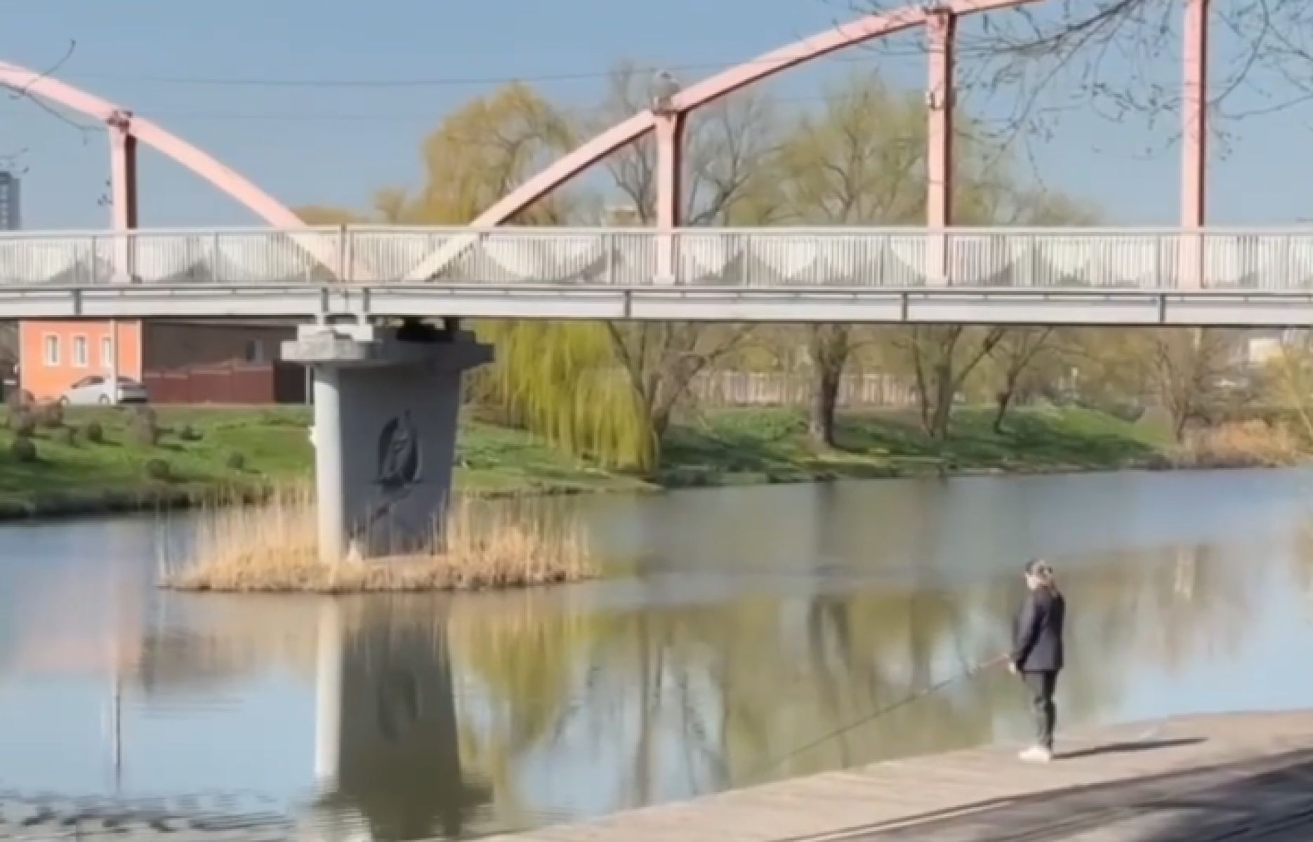 В парке Победы отремонтируют страшно красивый пешеходный мост