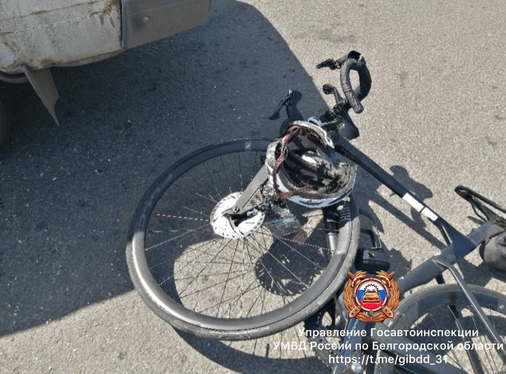 В Белгородской области велосипедист въехал в машину и пострадал в аварии