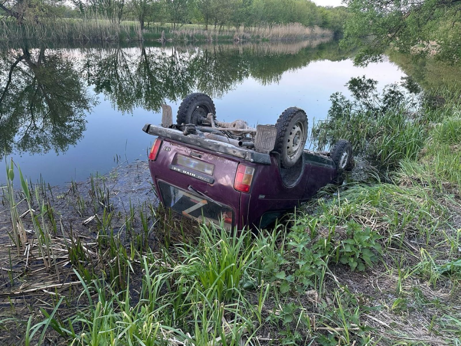 ВАЗ вылетел с&nbsp;дороги в&nbsp;реку в&nbsp;Воронежской области — водитель погиб