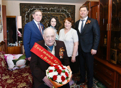 Команда ДСК поздравила ветеранов ВОВ с юбилеем Победы 