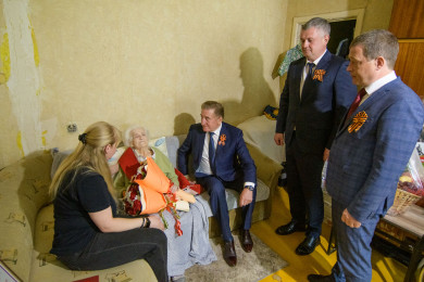 Сенатор Сергей Лукин поздравил ветерана Великой Отечественной войны с Днём Победы 