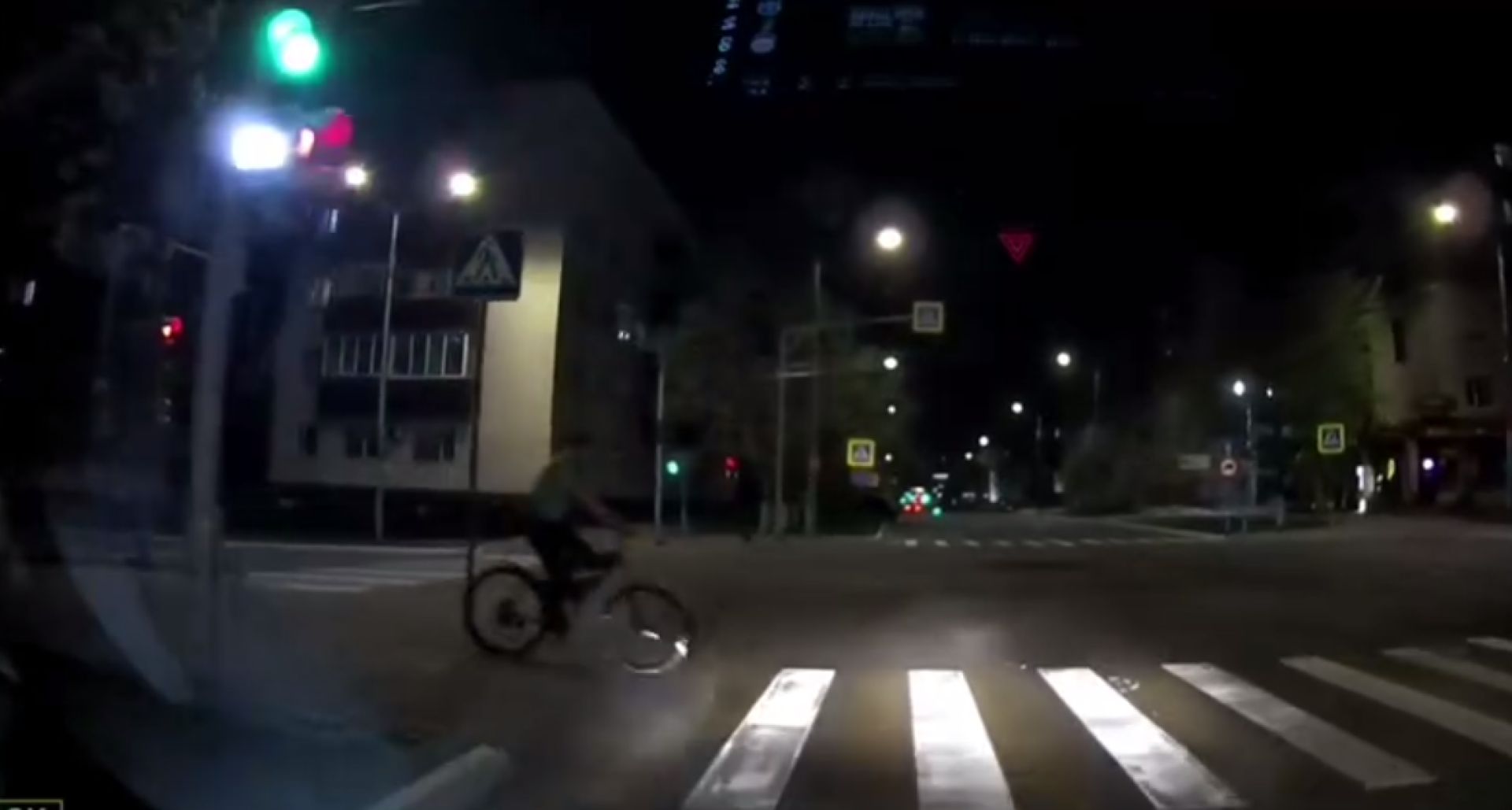 В Белгороде велосипедиста оштрафовали за проезд на красный свет