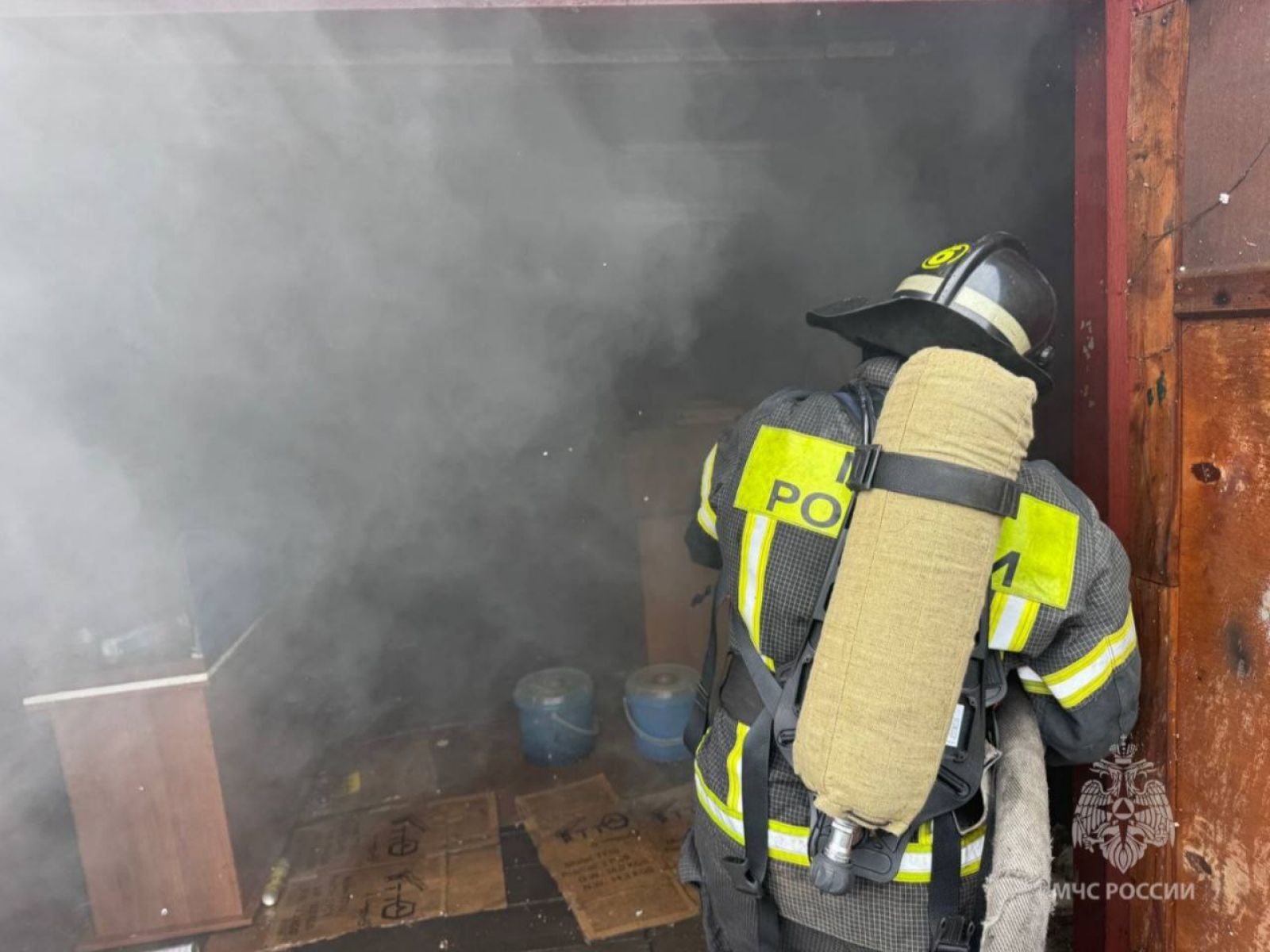 В Курске загорелся гараж