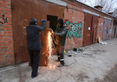 Полгода не могут найти виновных в попытке незаконного сноса гаражей в Воронеже