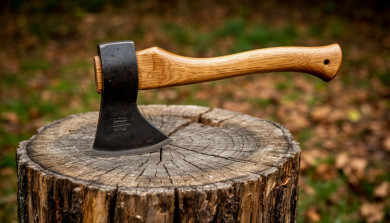 Мужчина изуродовал соседа топором в воронежском селе