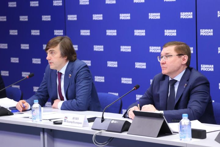 «Единая Россия» и Минпросвещения обозначили крайние сроки по заключению контрактов по программе капремонта