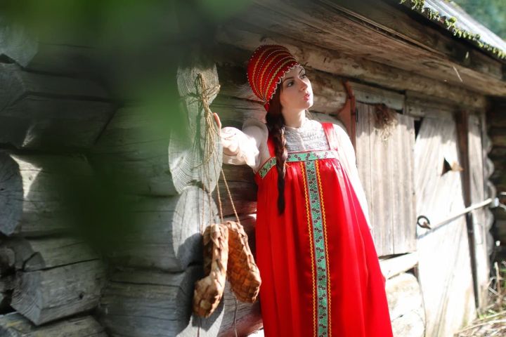 Зачем опытные садоводы поливают вишни этим раствором - ответ биолога