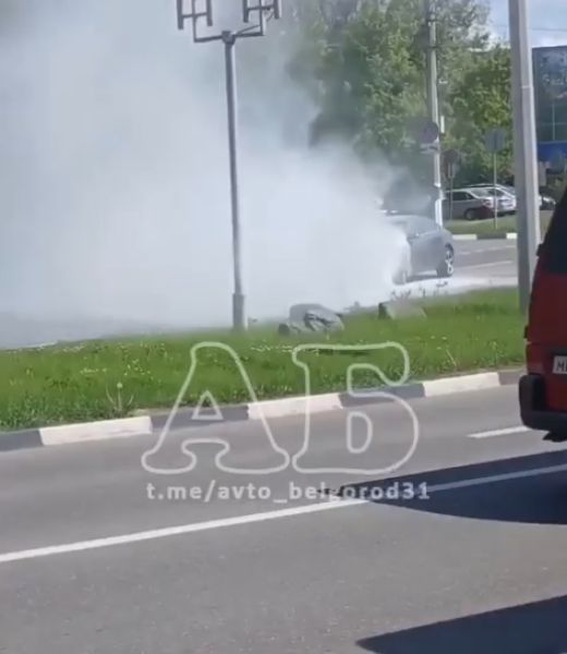 В центре Белгорода легковушка загорелась после столкновения с автобусом