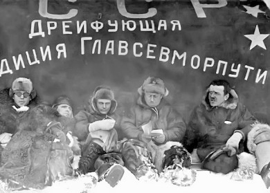 Как Иван Папанин изобрёл в Арктике троллейбус