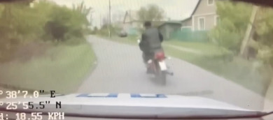 Погоня мотоциклиста с полицейскими закончилась полётом в кусты в Воронежской области