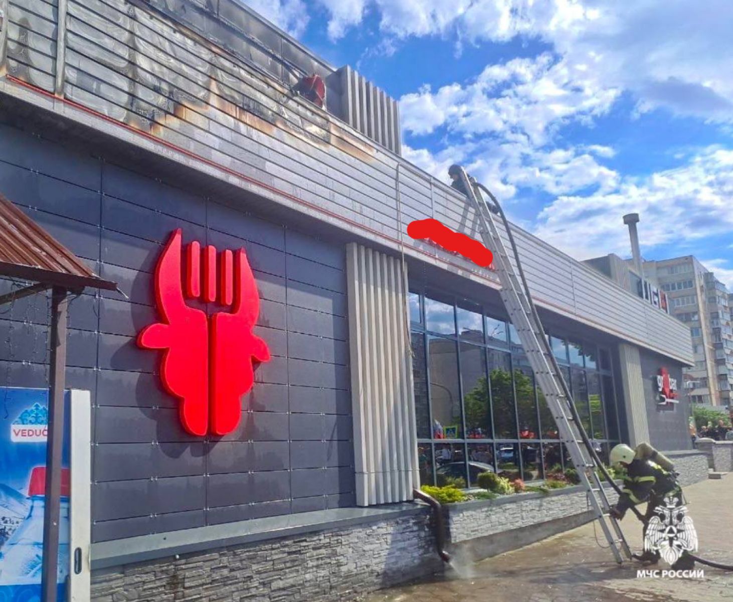 В Старом Осколе сгорело кафе быстрого питания