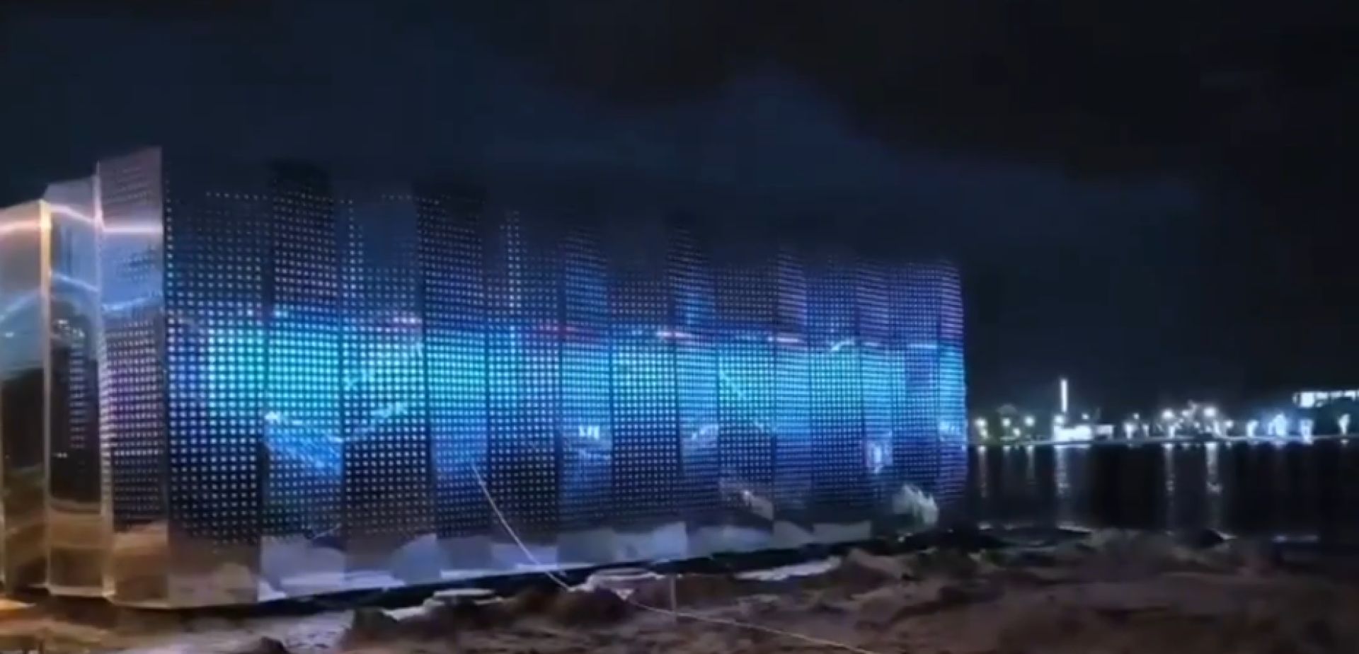 В Белгороде на пляже тестируют подсветку клуба закаливания