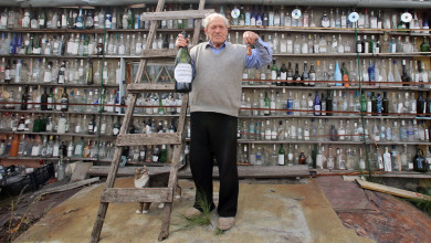Зачем воронежский пенсионер собрал коллекцию бутылок из 25 стран мира