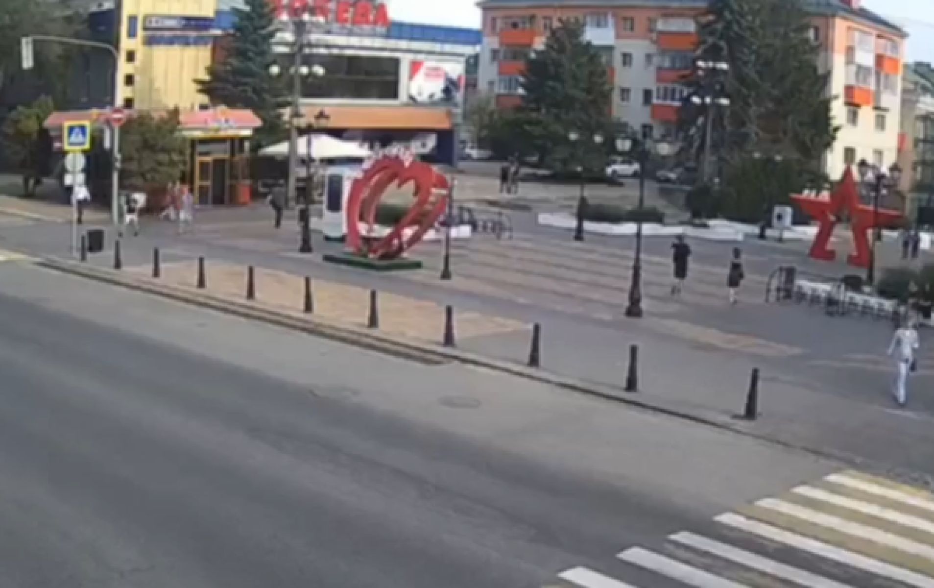 В Белгороде камера сняла момент падения «Раненого сердца»&nbsp;