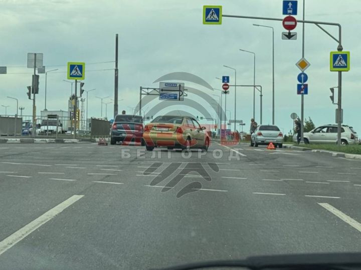 ДТП спровоцировало пробку на проблемном въезде в Белгород