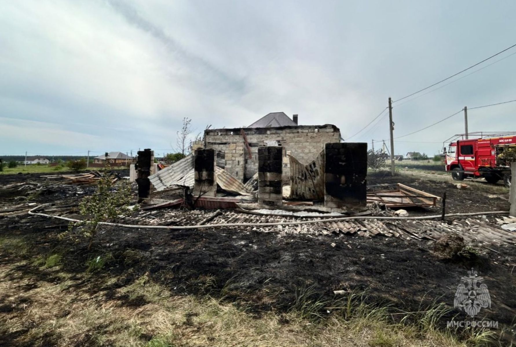 В Курской области из-за неосторожного обращения с огнем сгорел дом