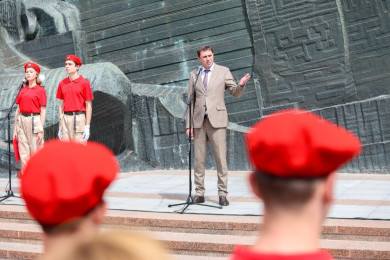 Новую «капсулу времени» заложили под пирамиду у памятника Славы  