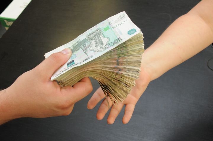 Врач из Курска потеряла больше 4 миллионов рублей, заказывая ключи от домофона