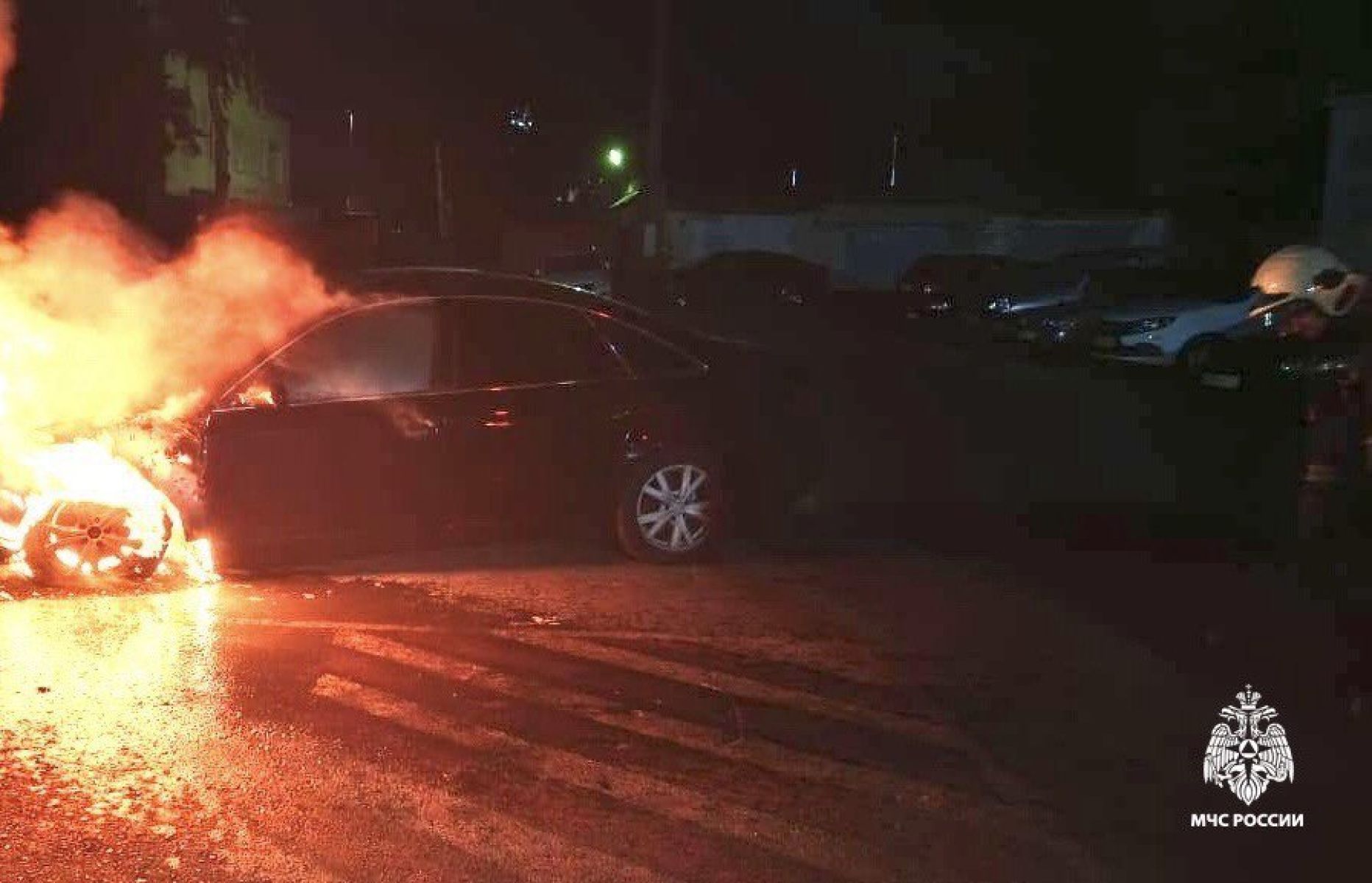 В Губкине на парковке сгорела иномарка