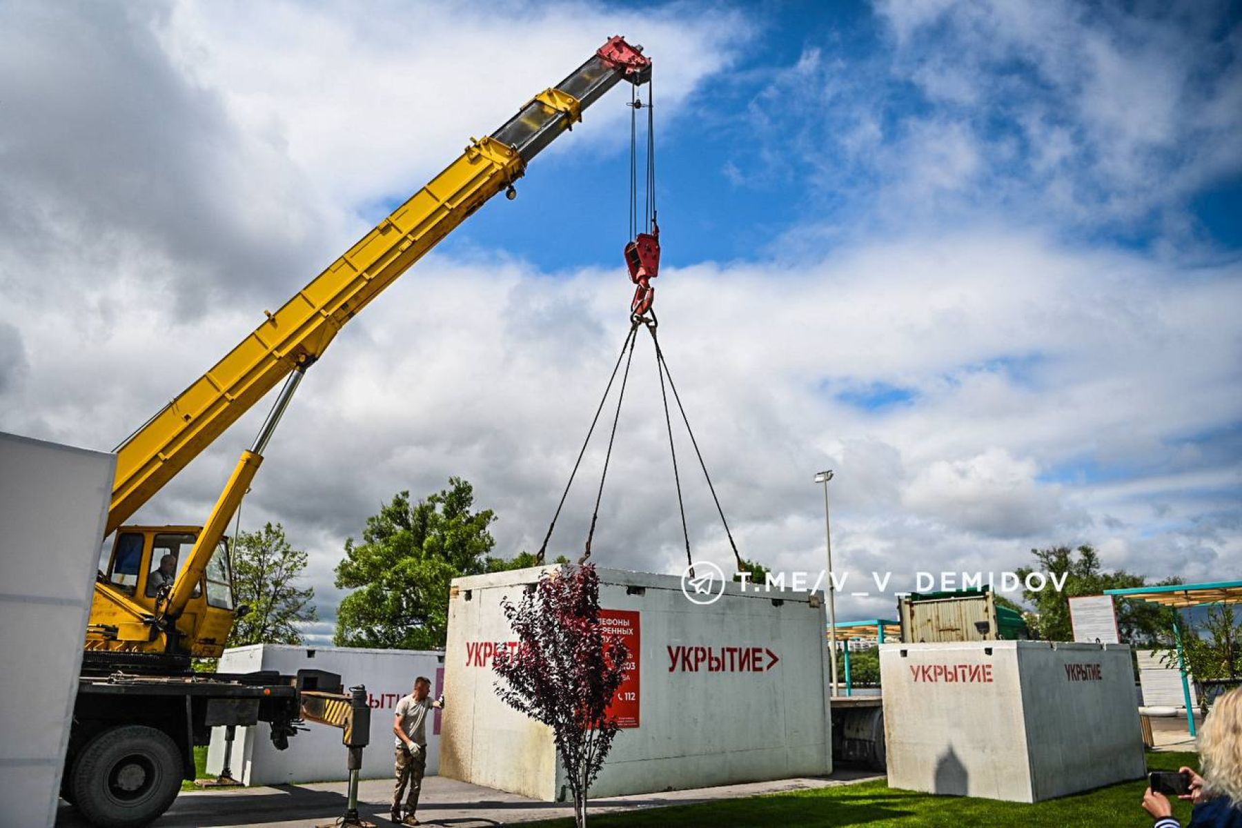 В Белгороде на пляжи привезли дополнительные укрытия