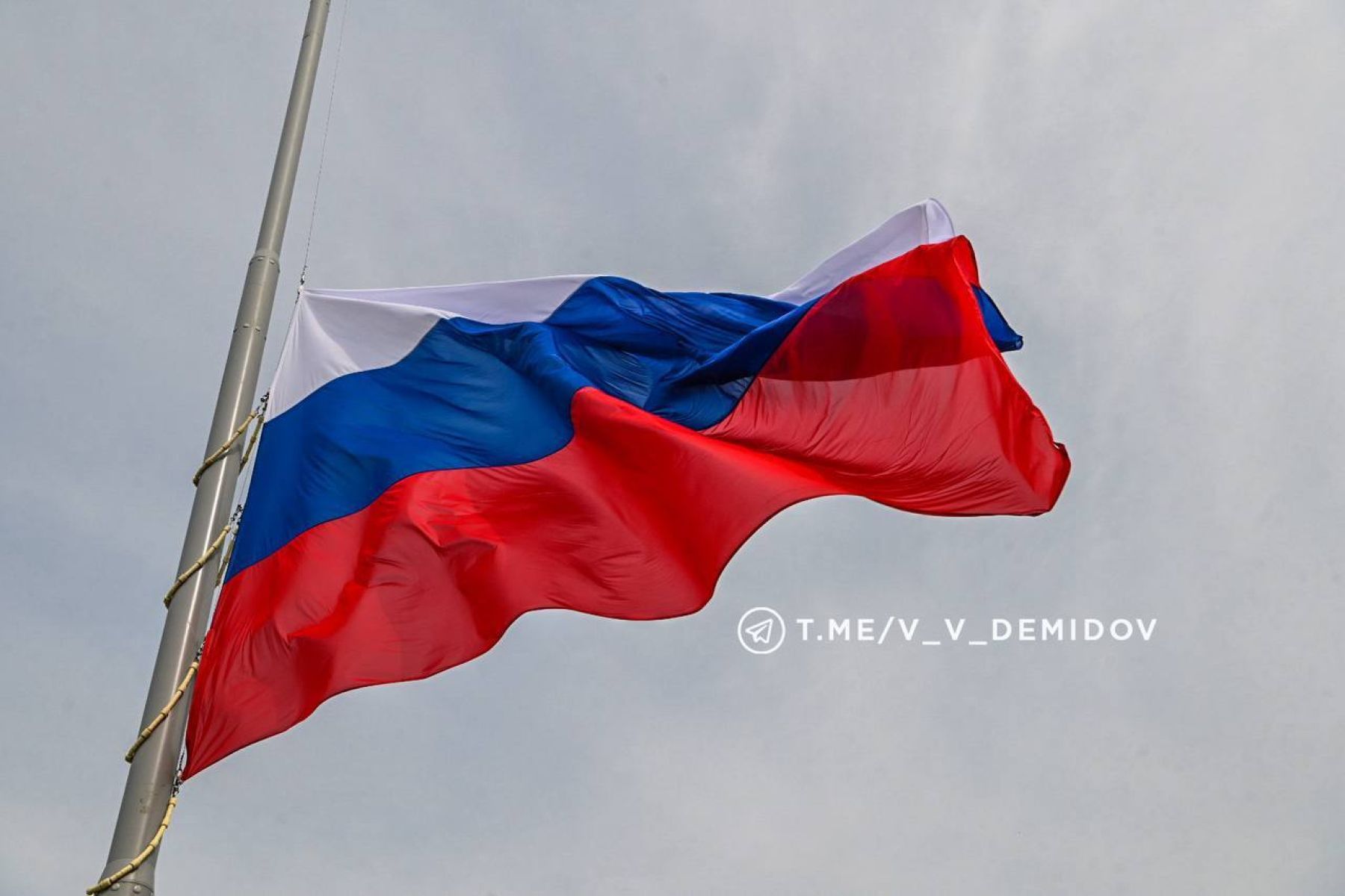 В Белгороде на меловой горе подняли флаг России