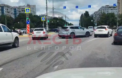 В Белгороде массовое ДТП парализовало крупный перекресток
