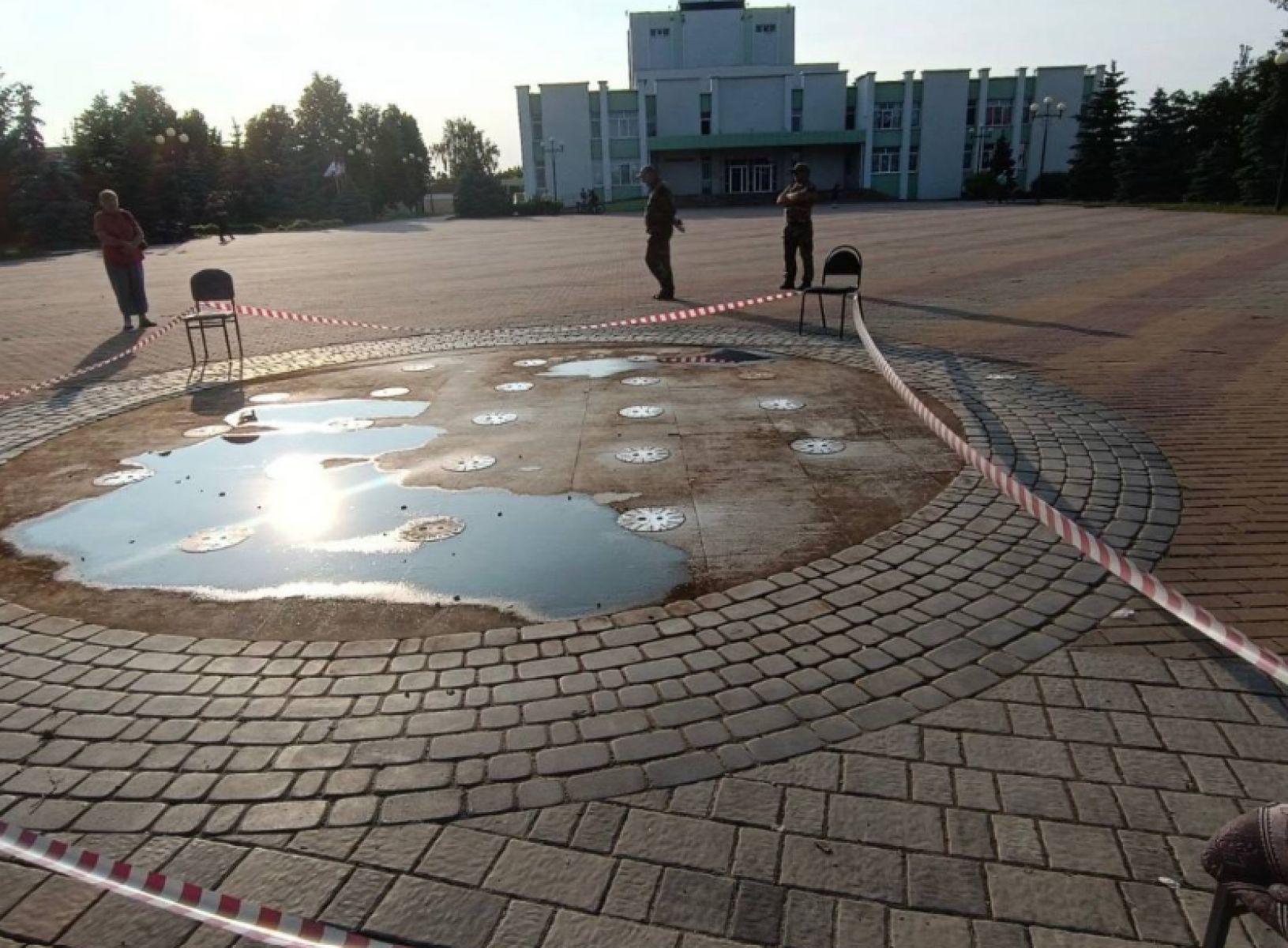 Родители погибшей в Томаровке девочки требуют заасфальтировать фонтан, убивший их дочь